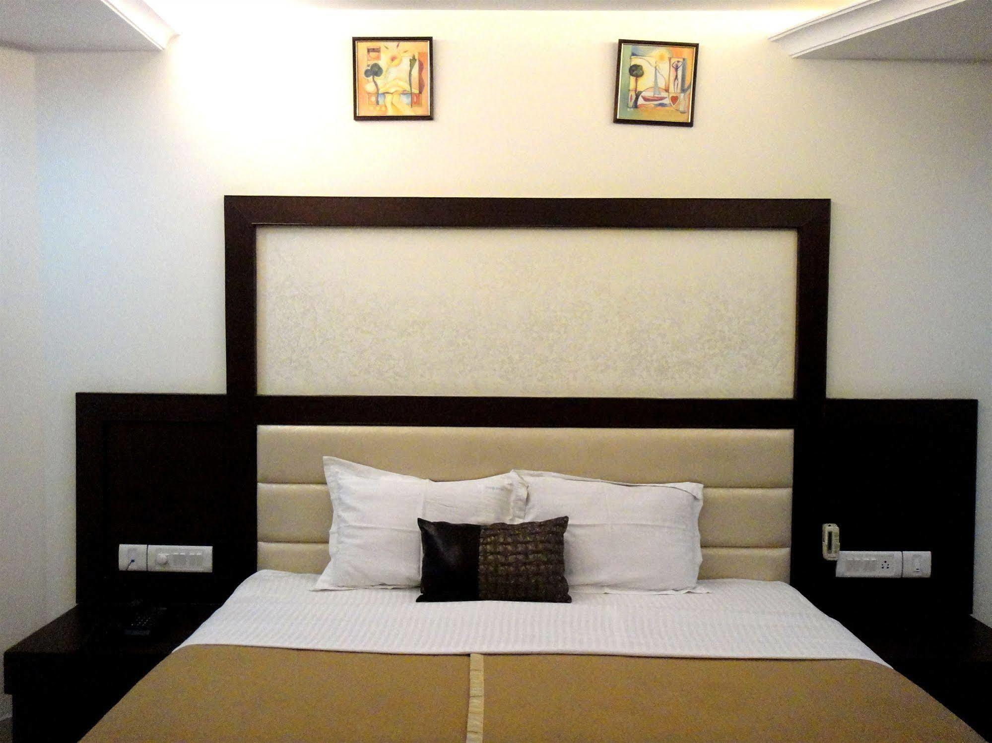 Hotel Orbit 34 Chandīgarh Esterno foto