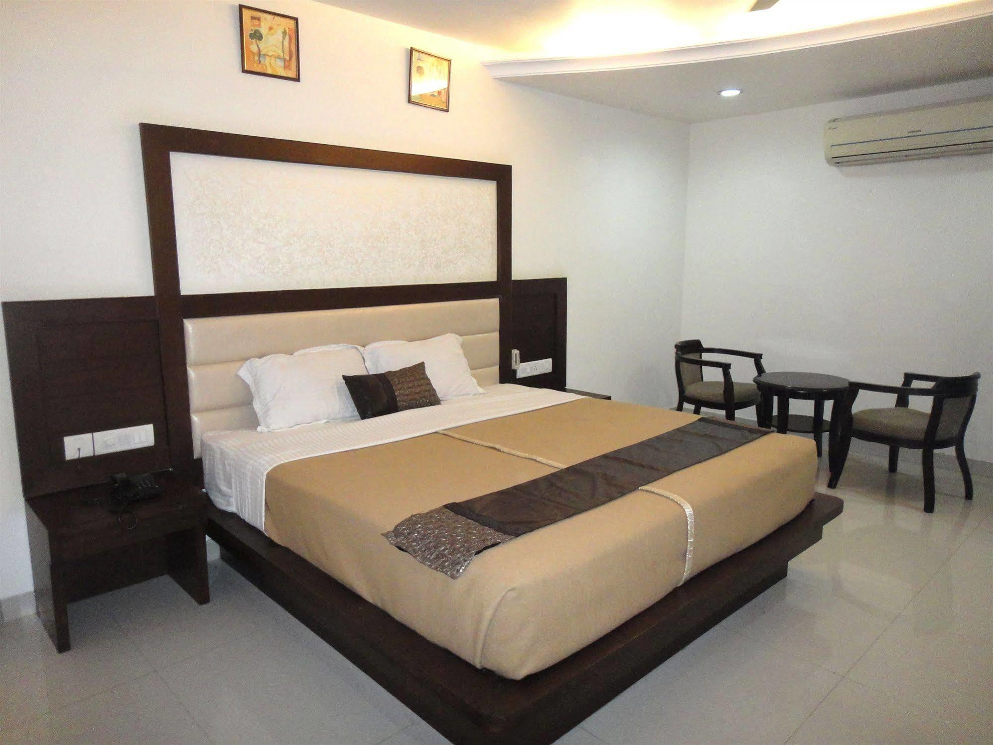 Hotel Orbit 34 Chandīgarh Esterno foto