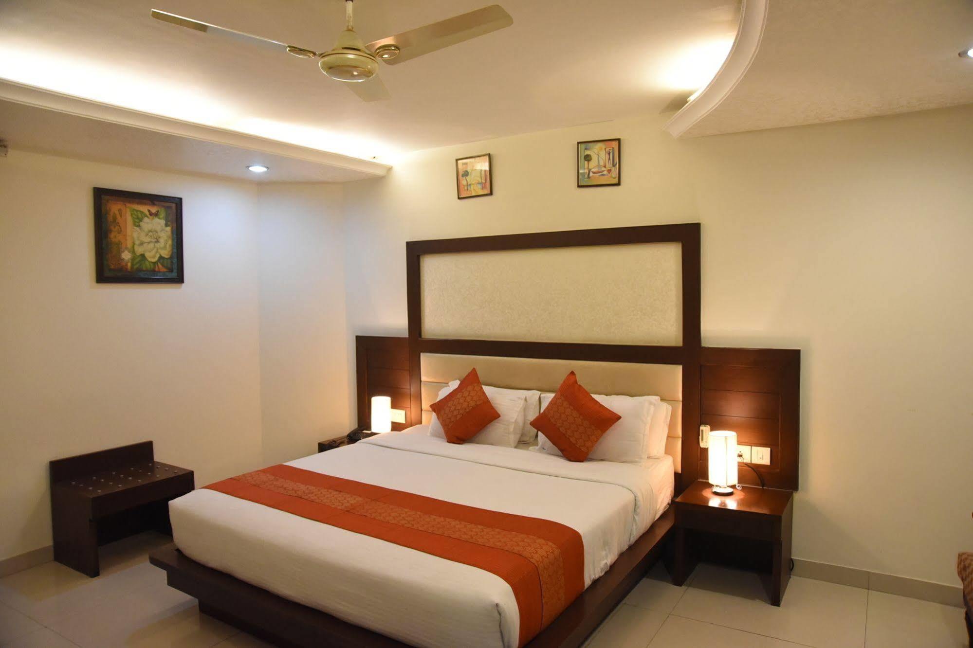 Hotel Orbit 34 Chandīgarh Esterno foto