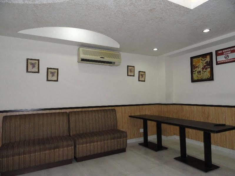 Hotel Orbit 34 Chandīgarh Esterno foto